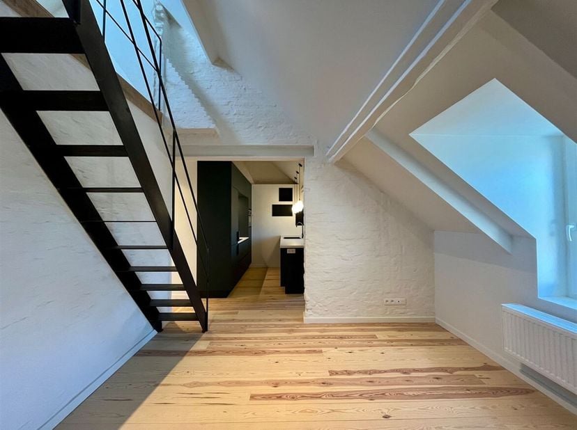 Appartement de 2 chambres entièrement rénové dans le centre d'Herentals.<br />
Situation : L'appartement est situé près de la gare de Herentals. Les c