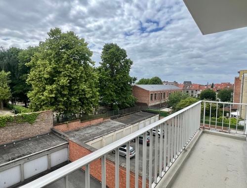                                         Studio te huur in Elsene, € 900
