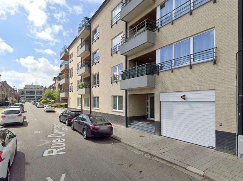 Jette – Rue Ongena | Parking à vendre<br />
Dans un quartier en pleine transformation, nous vous proposons un emplacement de parking idéalement situé