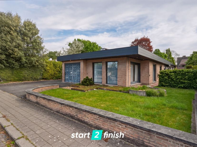 Bezoekmoment zaterdag 4/7 van 11u30 tot 12u30, schrijf je snel in via volgende link: https://bricx.be/kopen/ruime-gelijkvloerse-villa-op-757-m2-met-du