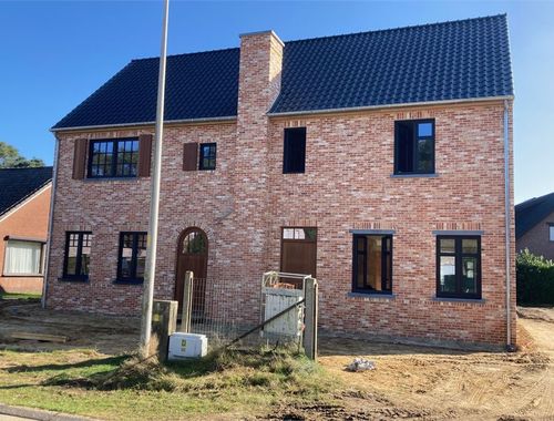                                         Maison de maître à vendre à Gruitrode, € 245.000
