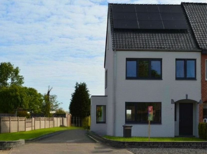 Volledig gerenoveerde woning.<br />
<br />
Ontdek deze instapklare, volledig vernieuwde woning in Kaulille, rustig gelegen nabij het centrum en met ee