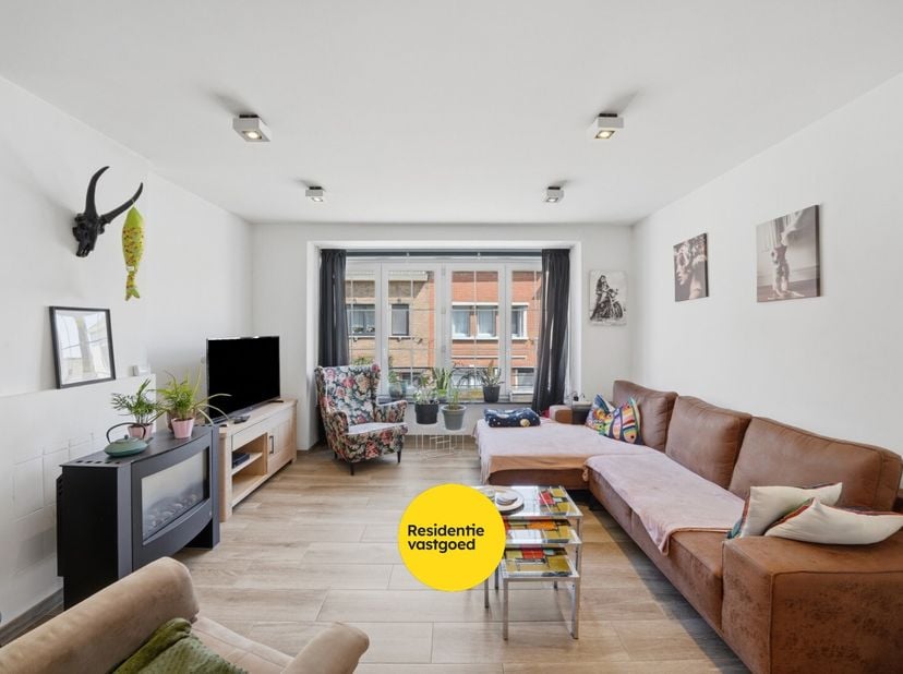 Deze verzorgde bel-étagewoning in Bredene combineert ruimte, comfort en een praktische indeling op een uitstekende locatie. Met een bruikbare vloeropp