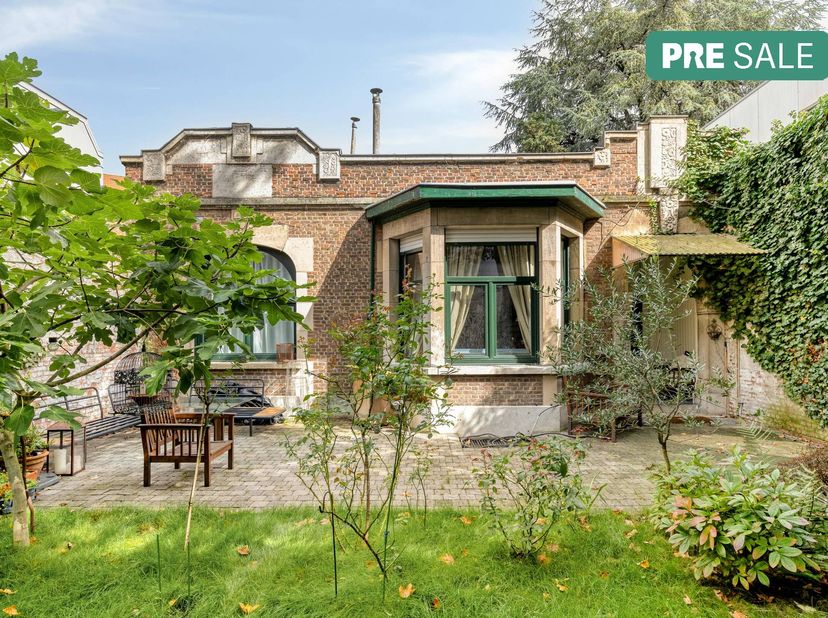 Huis te koop in Lange Lozanastraat 99,
                    2018 Antwerpen