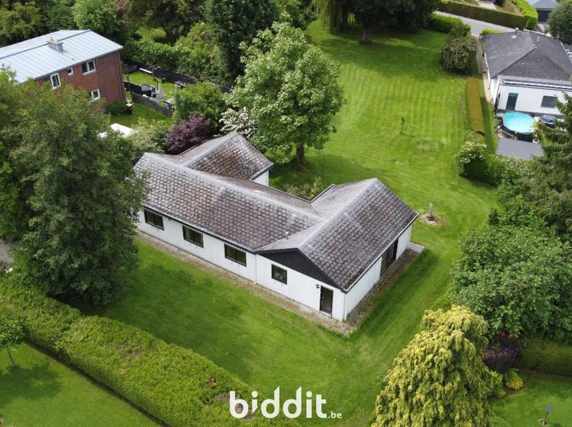 BELLE MAISON D'HABITATION 4 FACADES (LOT 2)<br />
<br />
Belle maison d’habitation 4 façades, au fond d’un clos, située sur la Commune d’Olne (un des