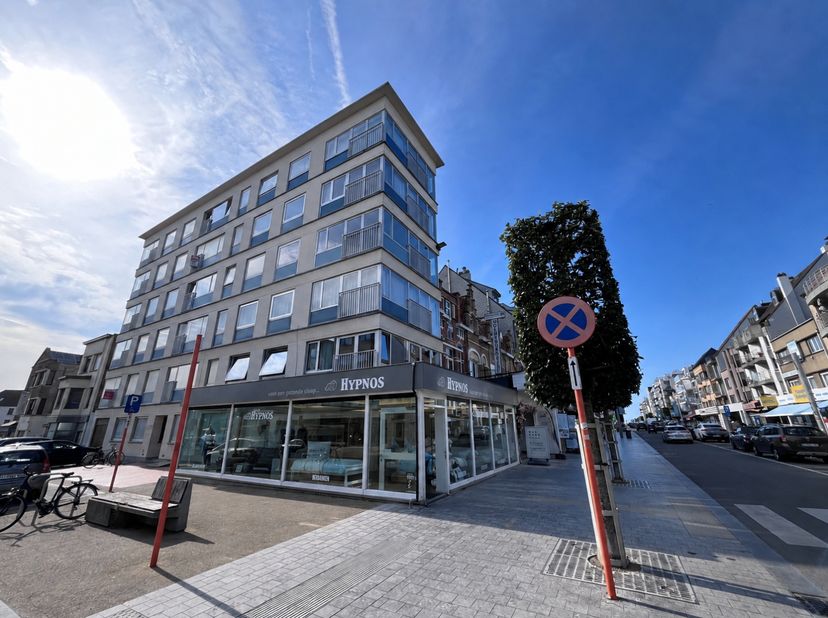 Ce studio meublé est situé au centre de Coxyde, à quelques pas de la mer. &amp;nbsp;Il se compose comme suit : salon avec canapé-lit, cuisine, salle de ba