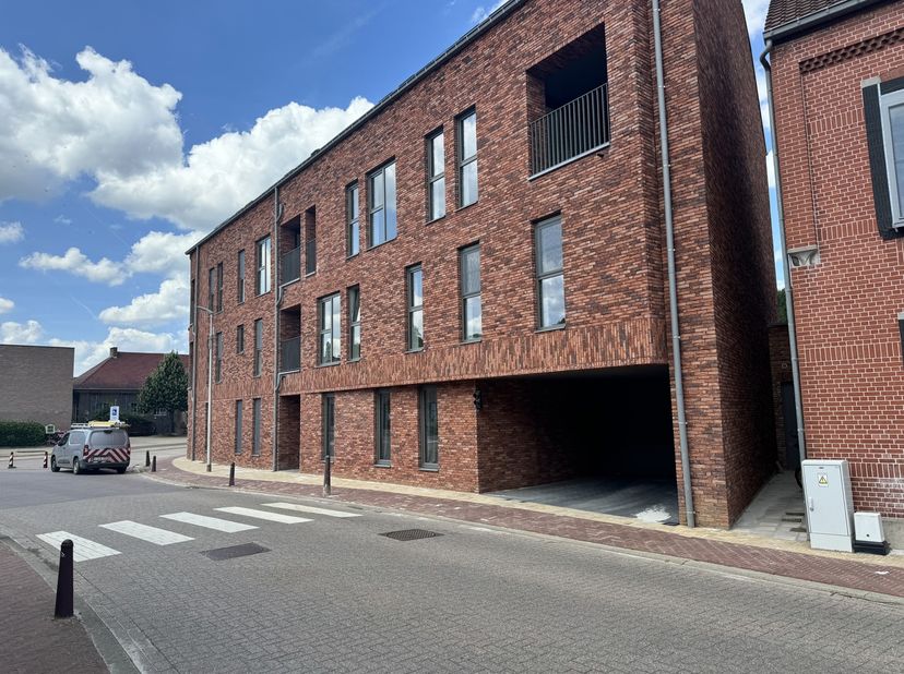 Uitstekend gelegen nieuwbouwappartement gelegen op de 2de verdieping met een prachtig zicht over Linden centrum vanuit de woonkamer met verschillende