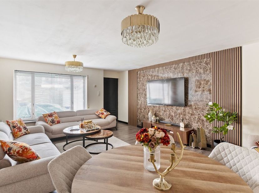 Instapklare woning met een ideale combinatie van ligging, ruimte en mogelijkheden<br />
In het centrum van Willebroek, op wandelafstand van winkels, s