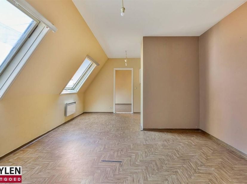 Op zoek naar de ideale investering? Neem dan zeker en vast contact op voor deze studio! <br />
Perfect gelegen in het centrum van Aarschot, verschole
