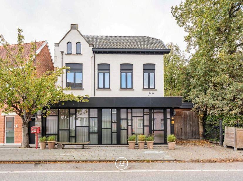 Bienvenue dans cette magnifique propriété entièrement rénovée à Watervliet.<br />
Cette maison de caractère, construite en 1907, qui faisait partie du