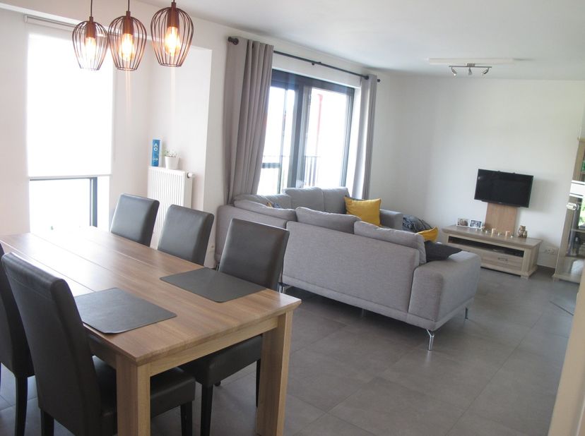 Dit appartement is gelegen aan het Warandepark en heeft 1 slaapkamer. Het terras is gelegen aan de Oost-kant.&amp;nbsp;<br />
<br />
Er is een inkomhal me