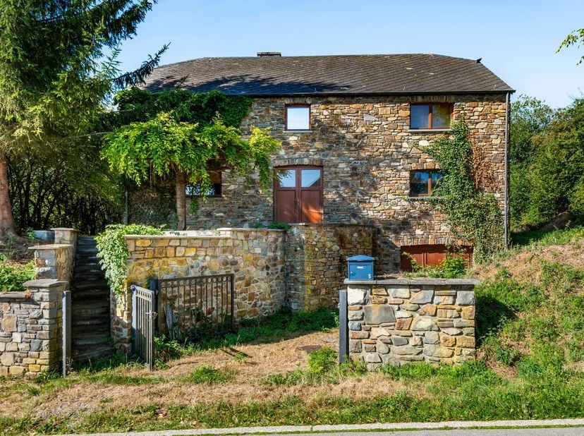 Huis te koop in Lorcé 5,
                    4987 Lorcé