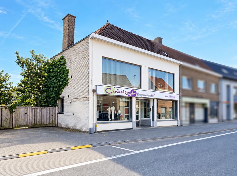 Bien professionnel à vendre à Nestor de Tièrestraat 145,
                    9700 Oudenaarde