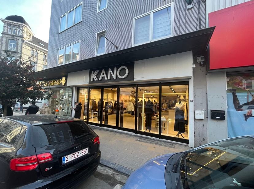 À VENDRE – Rez-de-chaussée commercial avec caves – Rue Marie Chrisitine 196 - 1020 LAEKEN<br />
<br />
Situé sur le haut de la rue Marie Christine, ru