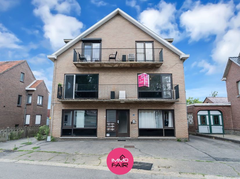 Dit budgetvriendelijke appartement van circa 71 m² is gelegen op de eerste verdieping van een kleinschalig gebouw met slechts zes appartementen in Vel