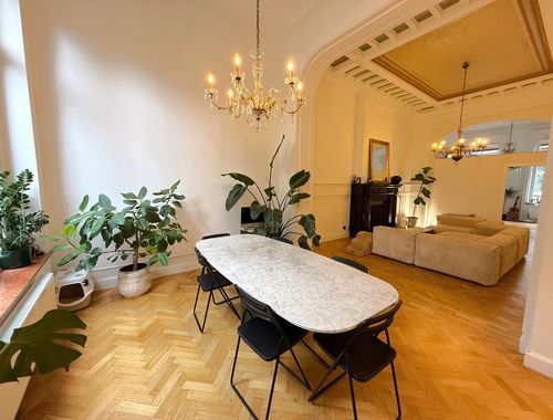                                         Duplex te huur in Elsene, € 2.700
