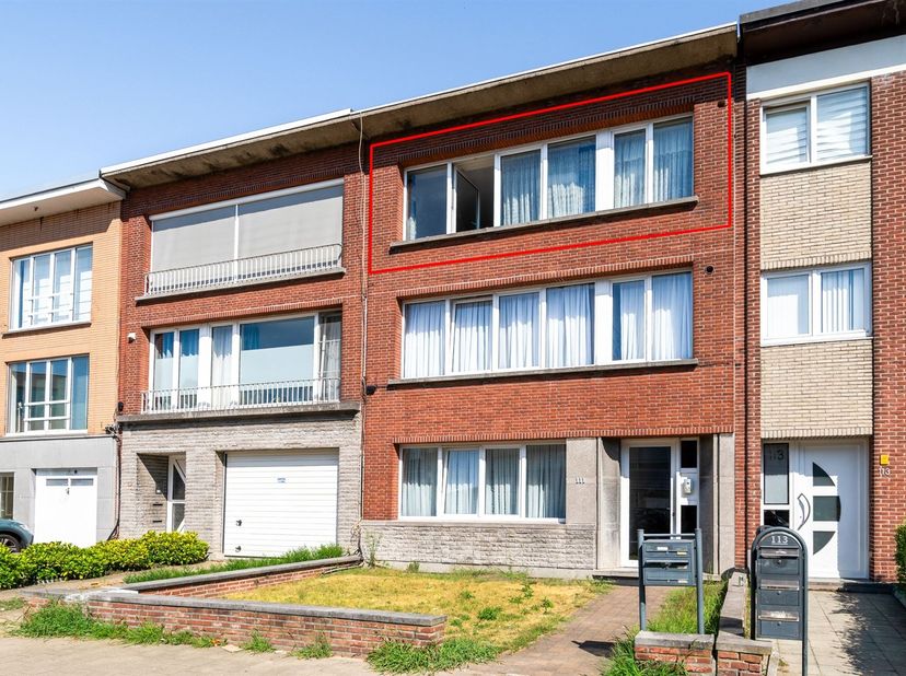 Ruim appartement met 2 slaapkamers en terras<br />
<br />
Dit appartement bevindt zich op de tweede verdieping van een kleinschalig gebouw, gelegen