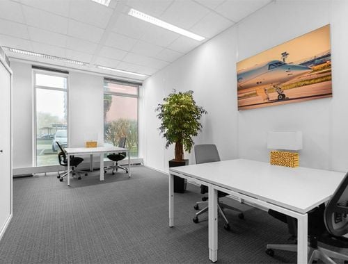                                         Bureaux à louer à Erembodegem, € 809
