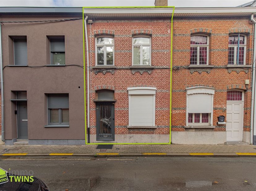 Charmante gezinswoning in het hart van Dendermonde<br />
Op een uiterst centrale én rustige locatie vinden we deze karaktervolle woning met drie volw