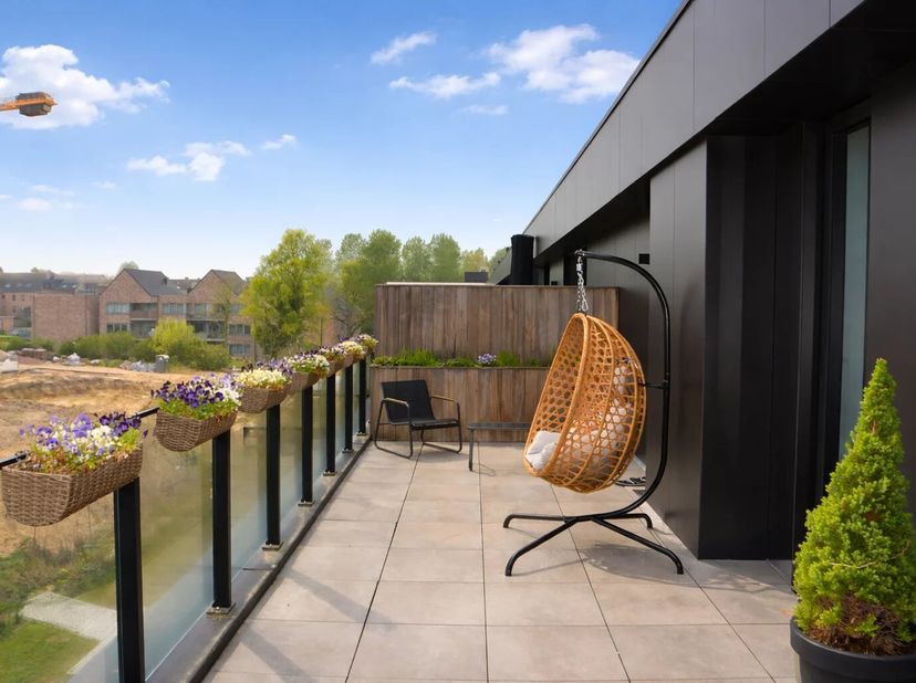 RECENT APPARTEMENT MET 1 SLPK EN RIANT TERRAS IN DIEPENBEEK<br />
Op zoek naar uw nieuwe thuis in Diepenbeek?<br />
Het appartement is gelegen op de d