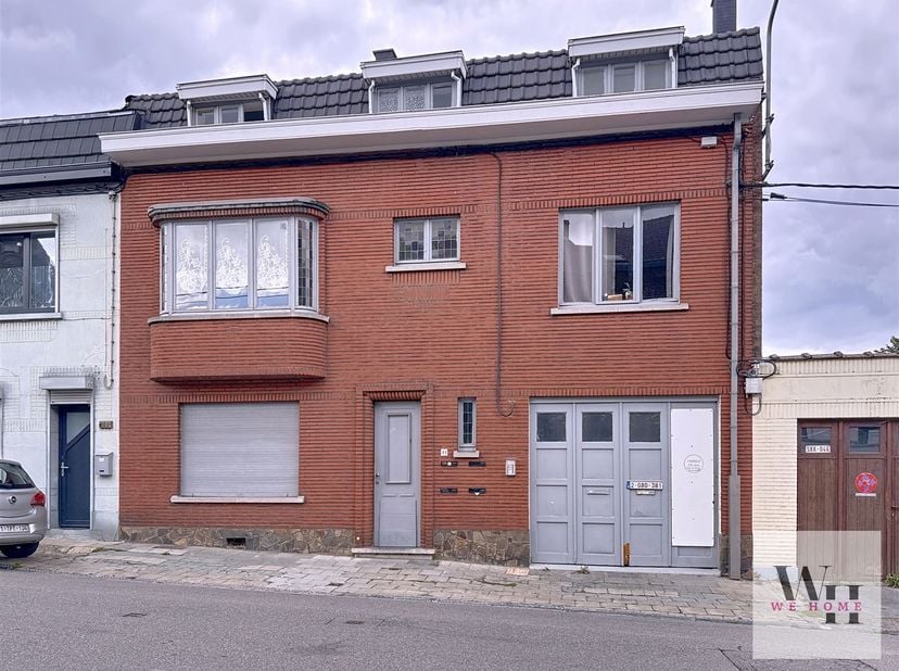 Uw WeHome-kantoor biedt u een te renoveren vastgoedbelegging aan, bestaande uit 4 appartementen en 2 afzonderlijke eenheden. Individuele meters (water