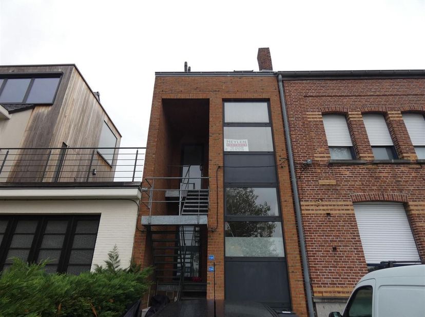 Charmant appartement en duplex avec 1 chambre<br />
Situation<br />
Ce charmant appartement en duplex bénéficie d'un emplacement idéal à proximité du