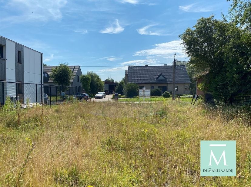 Uitstekend gelegen bouwgrond voor open bebouwing in Onze-Lieve-Vrouw-Waver<br />
Dit mooie en bouwrijpe perceel van 415m² is gelegen net buiten het c