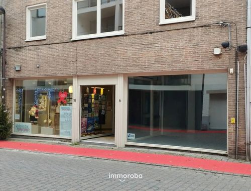                                         Handelszaak te huur in Waregem, € 875
