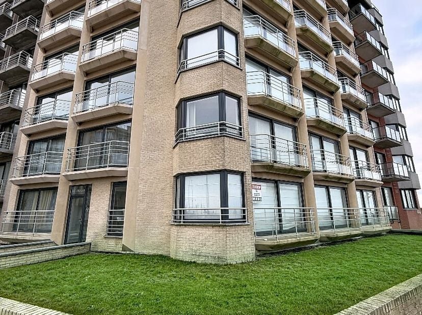 Cet appartement prêt à l'emploi d'une chambre à coucher est situé au rez-de-chaussée de la jeune résidence "BEL HORIZON". L'appartement offre une vue