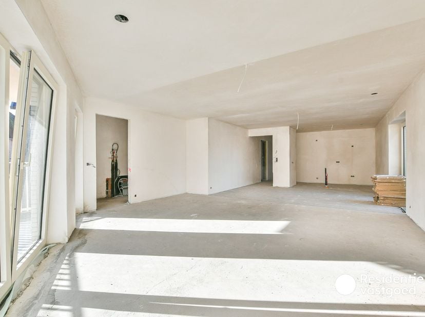 Ontdek dit prachtig nieuwbouwappartement, centraal gelegen in het gezellige centrum van Wenduine. Dankzij de uitstekende ligging bevinden winkels, hor