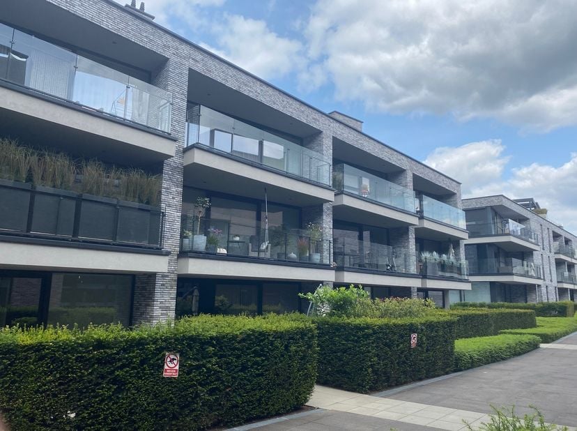 Hedendaags 2-slaapkamer appartement in het centrum van Zutendaal<br />
In de Bronnenstraat 8 te Zutendaal vindt u dit moderne appartement (85 m²) op d