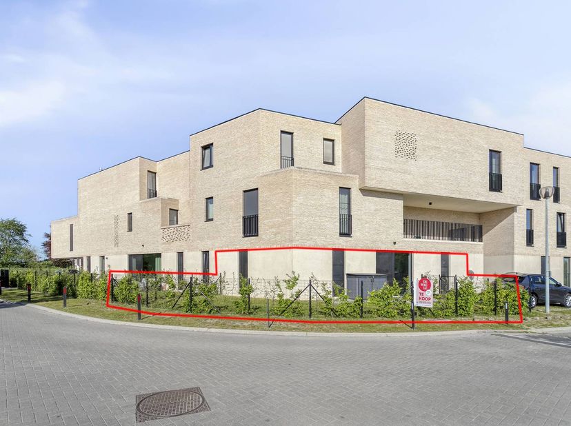 Appartement récent au rez-de-chaussée à vendre dans la résidence Fleur de Lin au centre de Wielsbeke. Cet appartement d'une chambre économe en énergie