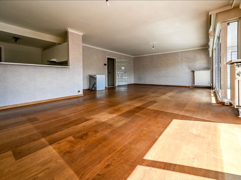 Appartement 116 m² op 2de verdiep met :<br />
<br />
Appartement : <br />
• inkom<br />
• ruime lichtrijke leefruimte<br />
• open keuken met keramisc