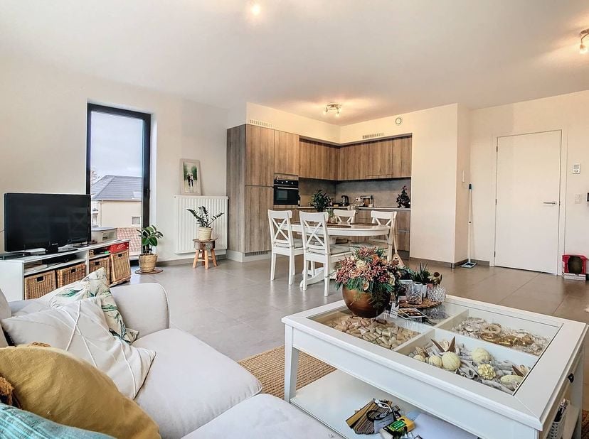 De snelste manier om een bezoek te brengen aan dit appartement? Vraag je bezoek aan via de rode knop op onze website (www.dewaele.com) en je wordt gec