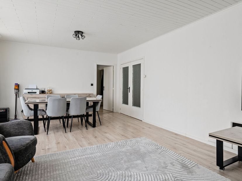 Gerenoveerd ruim appartement (105m²) voorzien van 3 slaapkamers in hartje Antwerpen<br />
<br />
 Ligging: Ontdek dit prachtig appartement in het ce