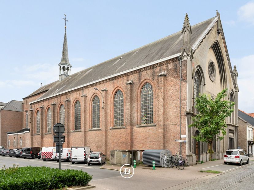 L'ancienne église Saint-Antoine de Padoue à Lokeren représente une opportunité exceptionnelle pour les promoteurs, investisseurs et entrepreneurs visi