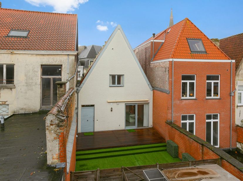 Uniek en exclusief duplex/triplex appartement vlakbij de Grote Markt, met zicht op het Simon Stevinplein, de Onze-Lieve-Vrouwekerk (het op een na hoog