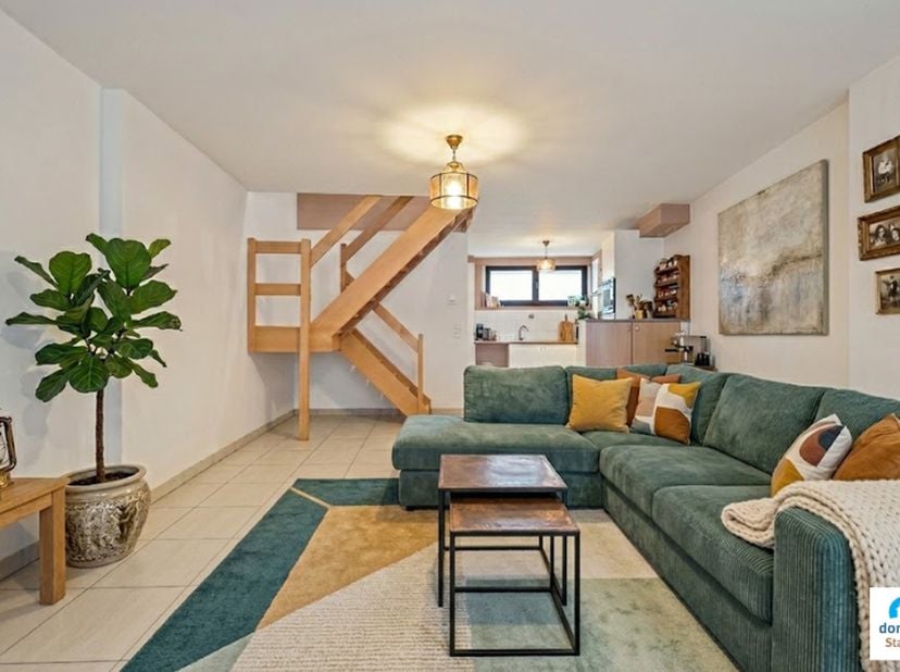 Roeselare : Instapklare hoek duplexappartement met 1 slaapkamer (kan opgesplitst worden ) &amp;nbsp;met ruim terras nabij centrum + zolder.<br />
<br />
O