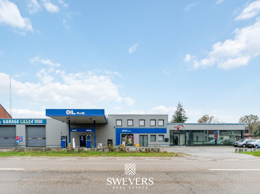 Voor meer info en fotos, surf naar www.swevers.be  In Houthalen-Helchteren vind je dit ruime pand met een combinatie van commerciële ruimte en een com