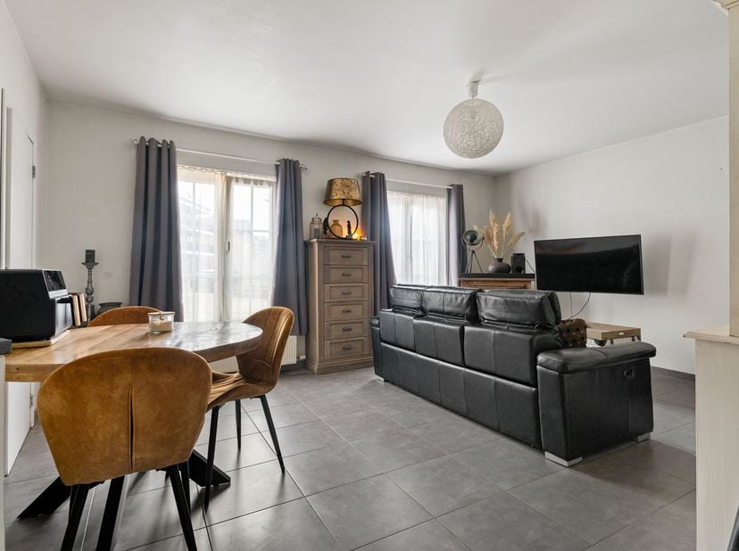 Appartement d'une chambre au rez-de-chaussée avec jardin dans le centre ville<br />
<br />
Situation : Situé dans le centre de Vorselaar, à quelques