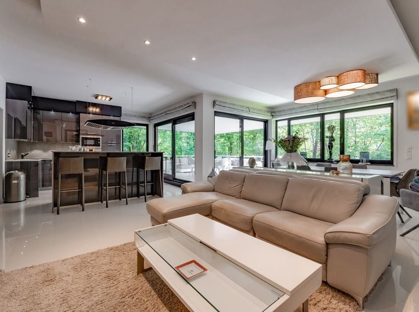 UCCLE - In de zeer gewilde wijk Fort Jaco, aan de rand van het Soignes woud, te midden van een privépark van bijna 45 are, aan een rustige en prestigi