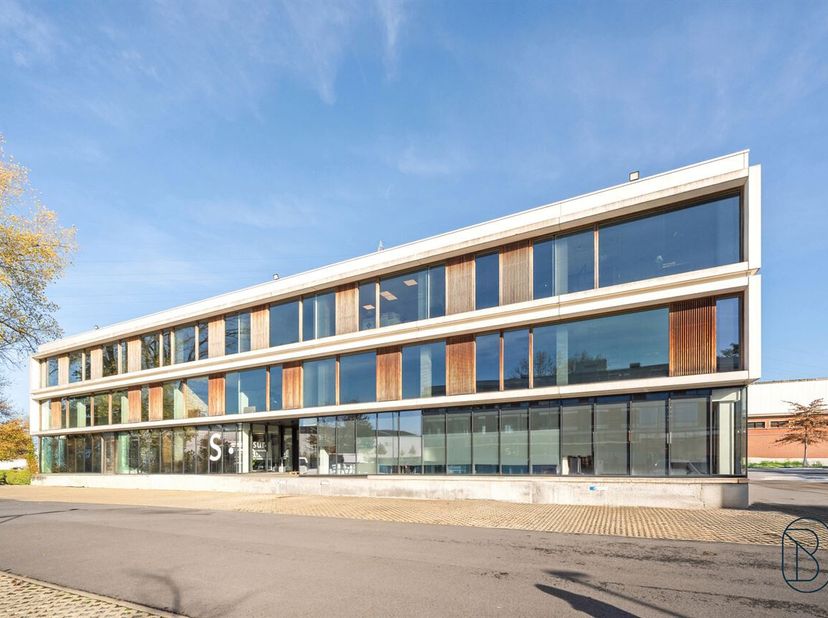 Te koop: lichtrijke kantoren in het recente bedrijfscomplex Z-Offices te Zwevegem<br />
In de Blokkestraat in Zwevegem, vlak bij de N391 en E17, vind