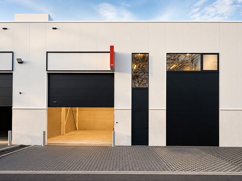 Deze KMO-unit (A005) van 144m² maakt deel uit van het jonge duurzaam ontwikkelde KMO‑project Green Business Park “Woudpark”, strategisch gelegen in de