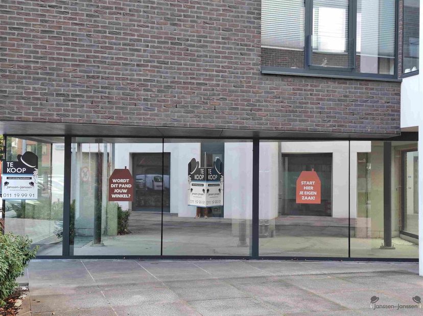 Ontdek deze unieke commerciële ruimte in het hart van Zutendaal, perfect gelegen in een moderne en goed onderhouden omgeving. <br />
Deze ruime, lich