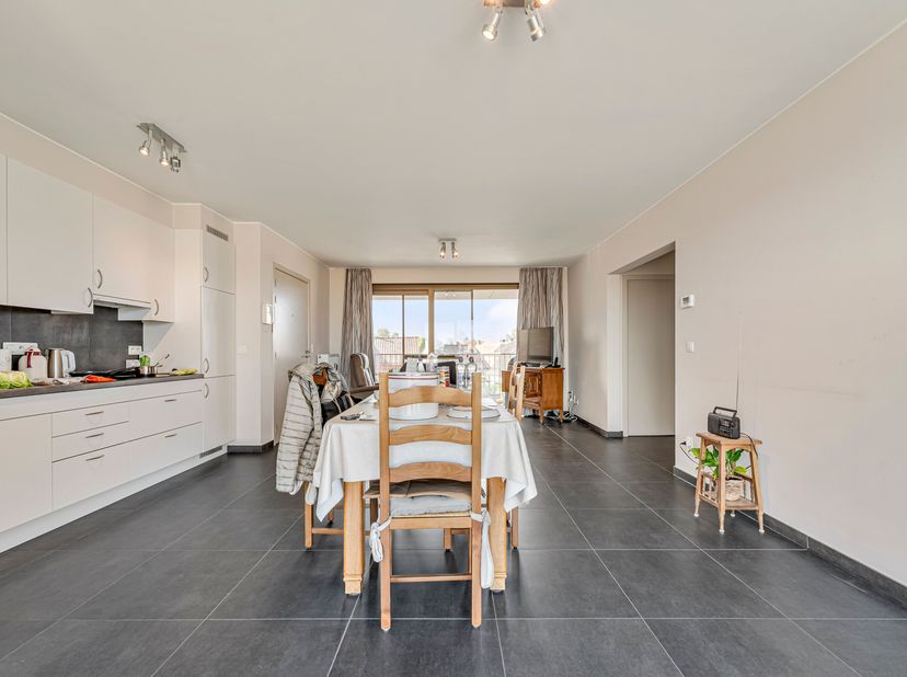 Appartement met 2 slaapkamers te huur in Poperinge!<br />
Het appartement bevindt zich op het tweede verdiep en is beschikbaar met een lift. We komen