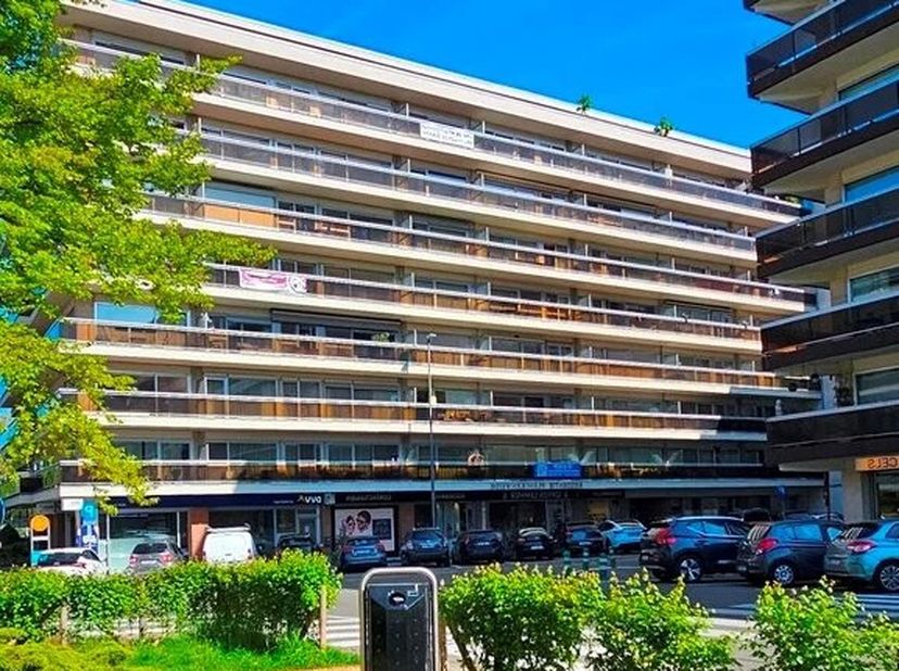 Zeer modern appartement met 2 terrassen gelegen met aan het Sint Katarinaplein. (Meer info op www.immoland.com)<br />
- Volledig gerenoveerd apparteme