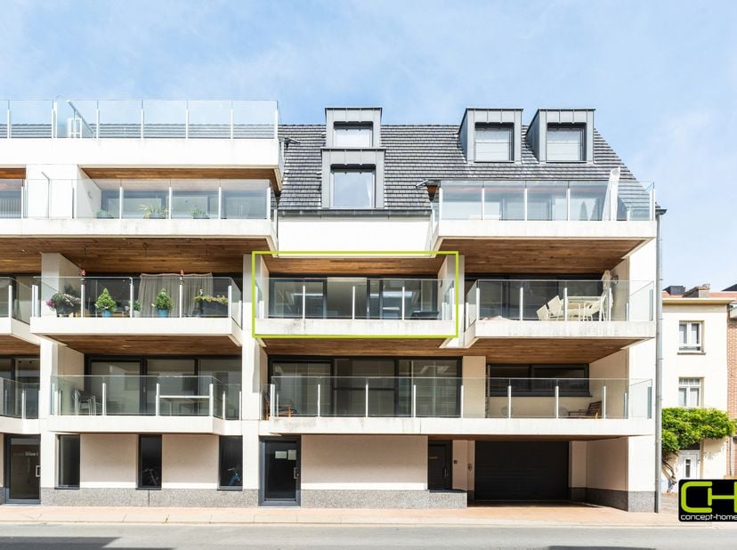 Bent u op zoek naar een instapklaar en energiezuinig appartement op een toplocatie in Middelkerke? Dan is dit moderne appartement aan de Duinenweg zek