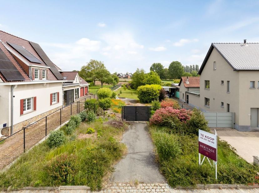 Ontdek dit ruim bouwperceel van 904 m², gelegen in de Watermolenstraat 101A te Geraardsbergen. Dit perceel biedt een uitstekende opportuniteit voor wi