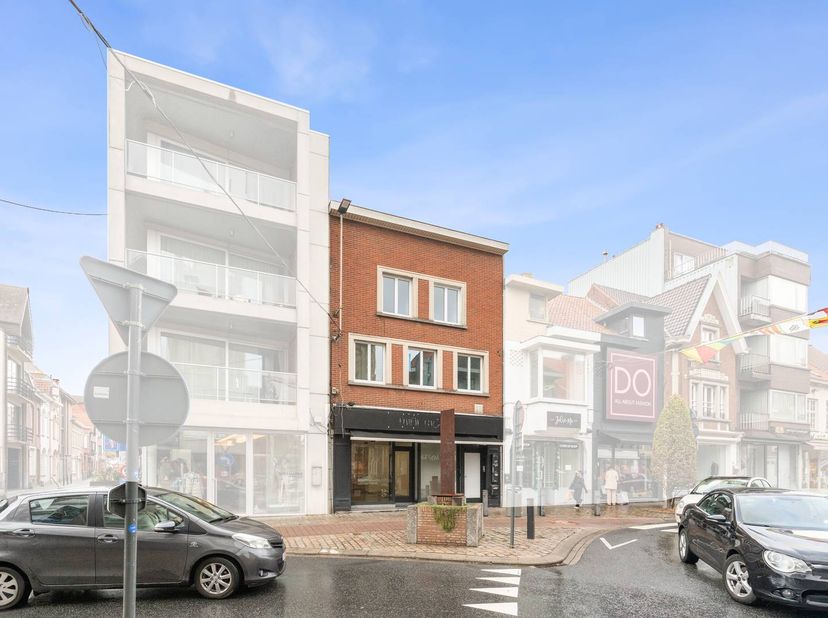 Ce rez-de-chaussée commercial magnifiquement situé est situé dans la résidence La Luna, dans la Manestraat à Roeselare. Il s'agit d'une petite résiden