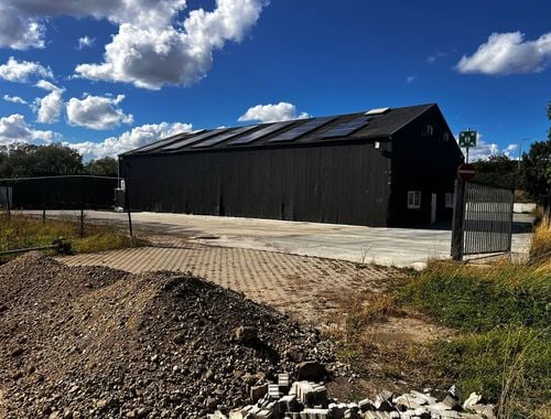                                         Bâtiment d’entreprise à vendre à Engis, € 300.000
